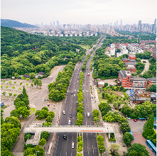 Well-connected to HSR Layout and Electronic City within 20 minutes